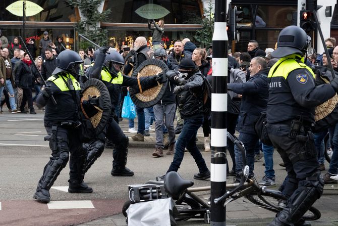 lokdaun, protest, demonstracije, holandija