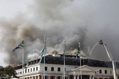 Kejptaun, Južna Afrika, požar, parlament