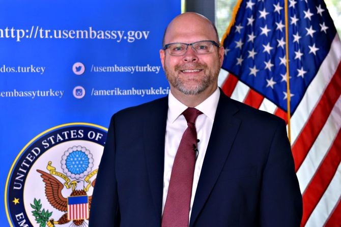 Jeffrey M. Hovenier, Džef Hovenijer,  američki ambasador na Kosovu