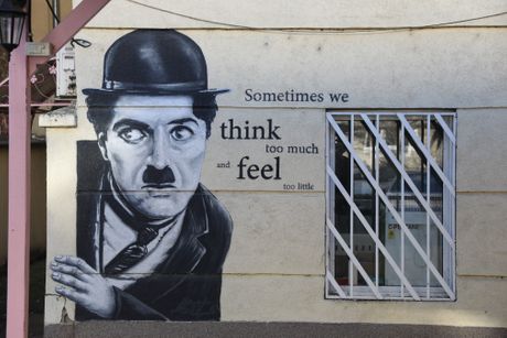 Kovid ambulanta, Čarli Čaplina