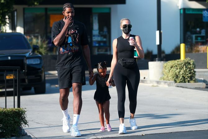 Kloi Kardašijan i Tristan Tompson sa ćerkom Tru, Khloe Kardashian and Tristan Thompson With Daughter True