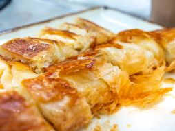 gibanica, pita sa sirom