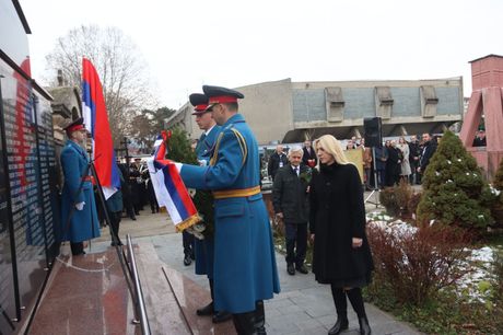 Polaganjem venaca pocelo obelezavanje Dana Republike Srpske