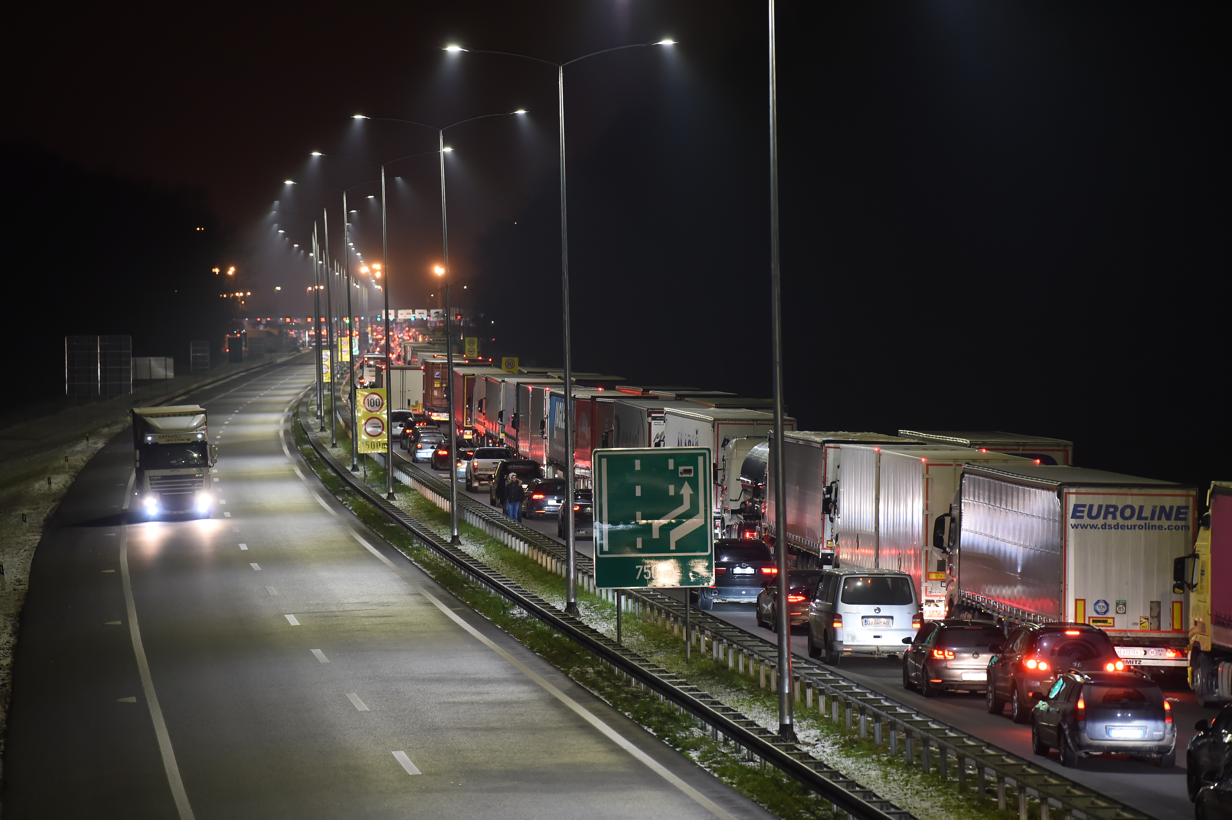 Kolona od 11 kilometara formirala se na auto-putu: Haos u Slavoniji posle saobraćajne nesreće