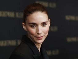 Rooney Mara, Runi Mara