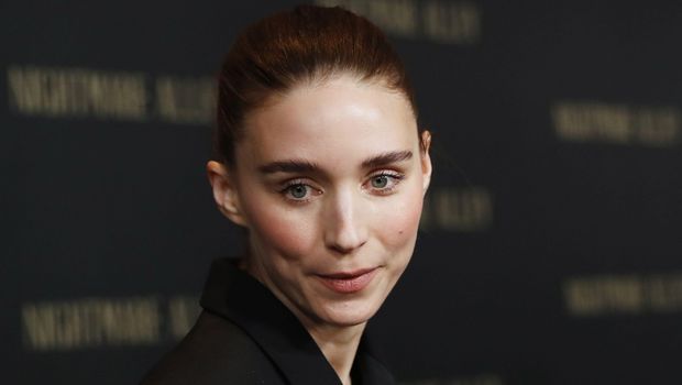 Rooney Mara, Runi Mara