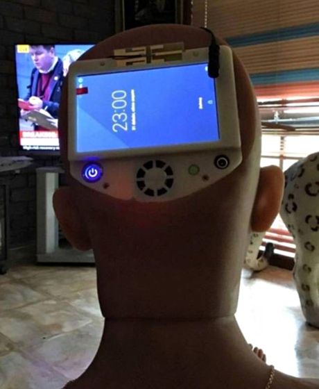 Geoff Gallagher zeni se sa ženom robotom