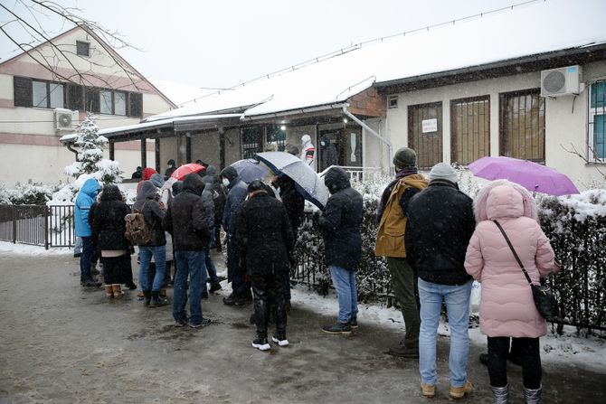 Red ispred kovid ambulante Zemun