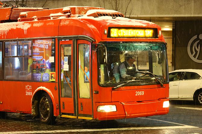 Trolejbus zima sneg gradski prevoz sneg gradski prevoz zima trolejbus sneg trolejbus 41