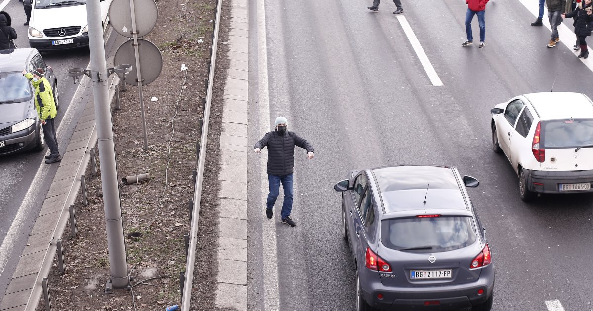 Novosadska opozicija blokirala auto-put Novi Sad-Beograd