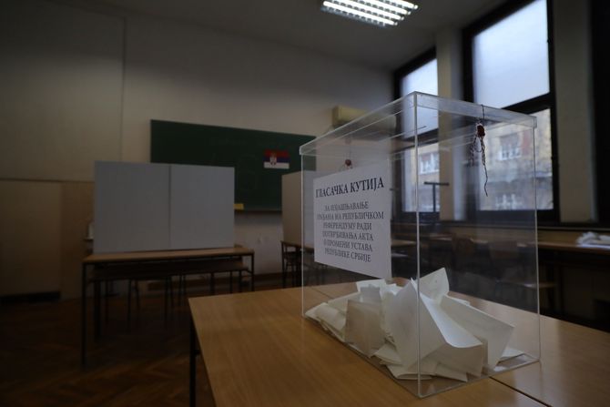 Referendum glasanje pokrivalice, glasačka kutija , glasačko mesto, glasački listići