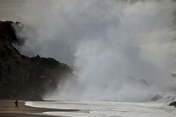 Kalifornija, pretnja od Cunamija nakon erupcije vulkana u Tongi