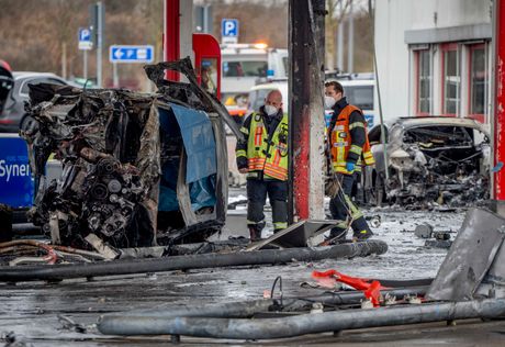 Nesreća kod Frankfurta, benzinska pumpa, eksplozija