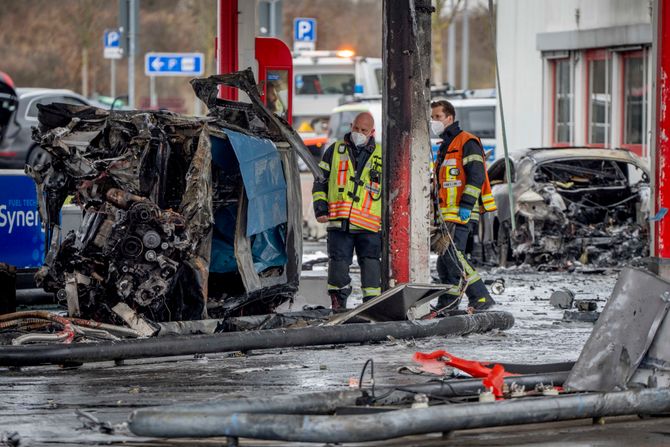 Nesreća kod Frankfurta, benzinska pumpa, eksplozija