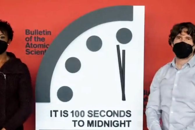 Doomsday Clock 100 seconds to midnight Sat 100 sekundi do ponoći