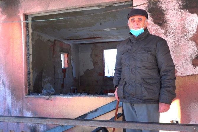 Vatrogasac penzioner Vladan Janićijević Donja Vrbava izgorela kuća požar Vatrogasac penzioner Vladan Janićijević Donja Vrbava izgorela kuća požar