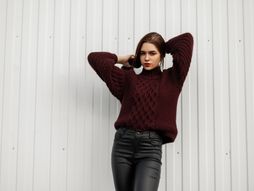 Moda, devojka, žena, kožne pantalone, džemper