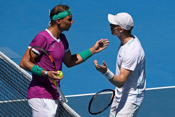Nadal uspeo da savlada nervoznog Šapovalova za polufinale Australijan opena Nadal uspeo da savlada nervoznog Šapovalova za polufinale Australijan opena