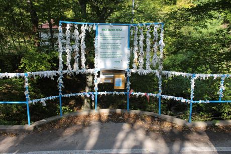Most tajnih želja, Prolom Banja Most tajnih želja, Prolom Banja