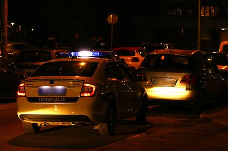 Uviđaj policija rotacija policija noć policijski automobil interventna jedinica