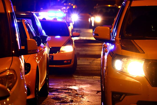 Uviđaj policija rotacija policija noć policijski automobil interventna jedinica Uviđaj policija rotacija policija noć policijski automobil interventna jedinica