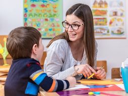 vaspitačica, vrtić, zabavište, dete, deca