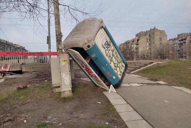 Sava Centar, toi toi wc, autoput