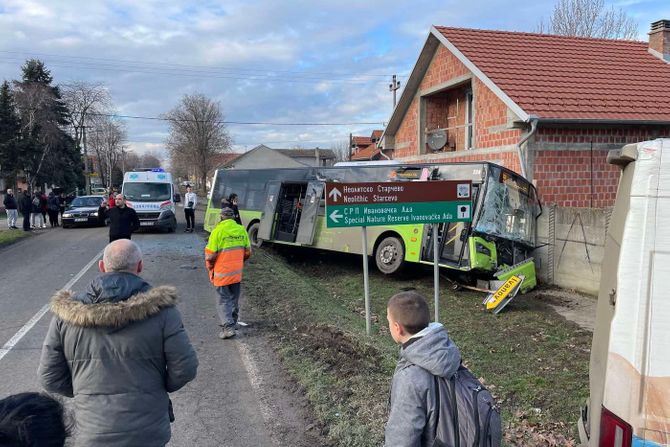 Omoljica sudar, u Omolici su se sudarili autobus „Pantransporta“ i kombi.