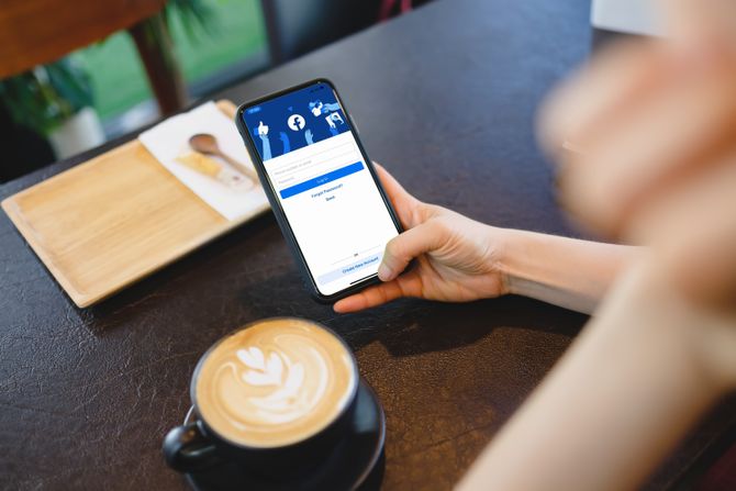 Fejsbuk mobilni telefon app aplikacija facebook