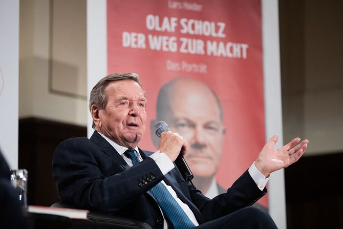 Gerhard Schröder, Gerhard Šreder