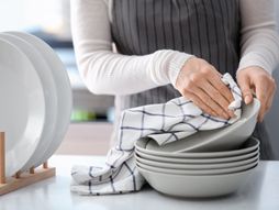 Kuhinjske krpe trik  brisanje tanjira tanjiri