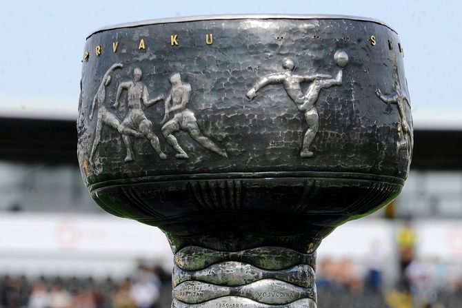 Pehar, titula prvaka Srbije, prvak, šampion, Superliga Srbije u fudbalu, fudbal, trofej Pehar, titula prvaka Srbije, prvak, šampion, Superliga Srbije u fudbalu, fudbal, trofej