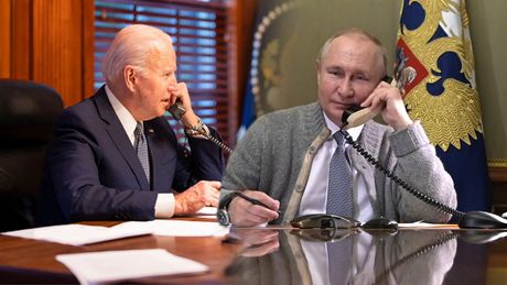 Joe Biden Džo Bajden, Vladimir Putin  telefon pričaju telefonom