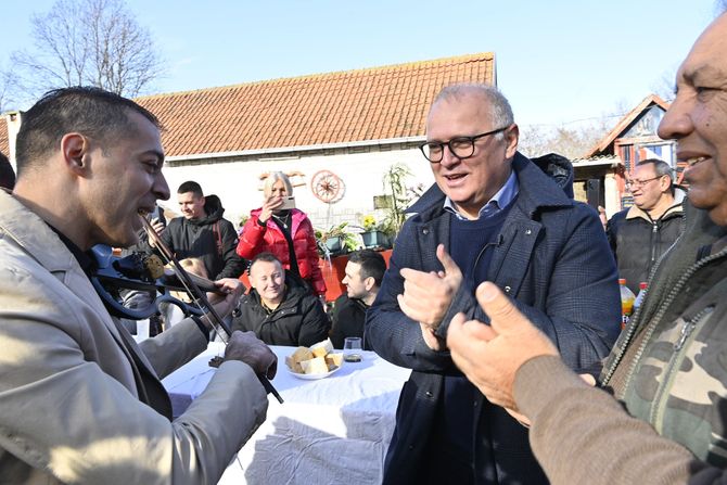 Goran Vesić, Pokretna kancelarija, Dubrava