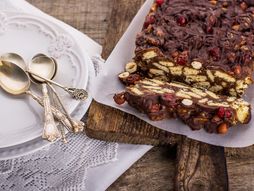 Čokoladni kolač sa keksom