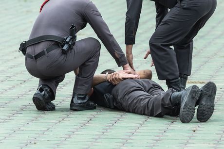 Uhapšeni policajac hapšenje policajca