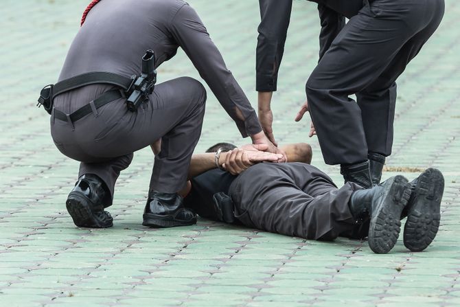 Uhapšeni policajac hapšenje policajca Uhapšeni policajac hapšenje policajca