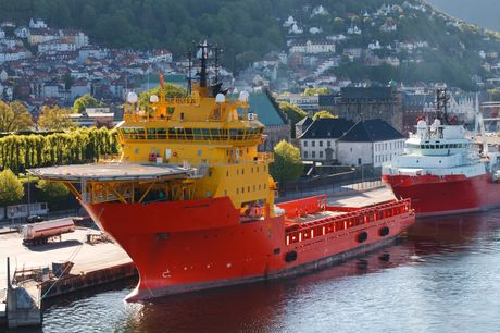 Nafta, Norveška, Oil Rig Supply Boat at Bergen Harbor, Norway