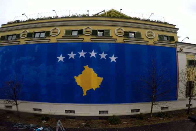 Tirana opstina Kosovo zastava