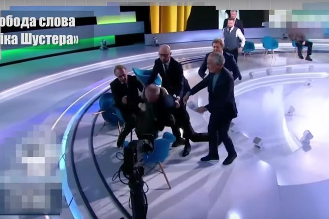 Novinar udario poslanika na ukrajinskoj televiziji