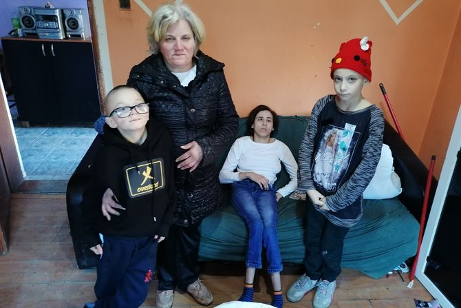 Jelena Nešić, samohrana majka, Niška Banja Jelena Nešić, samohrana majka, Niška Banja