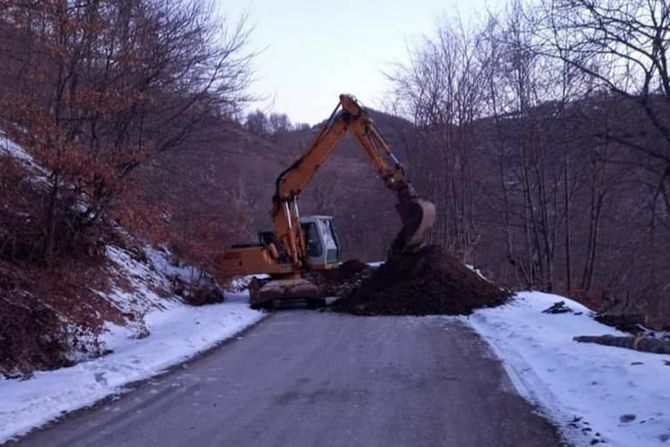 Raskopavanje puteva sever Kosova