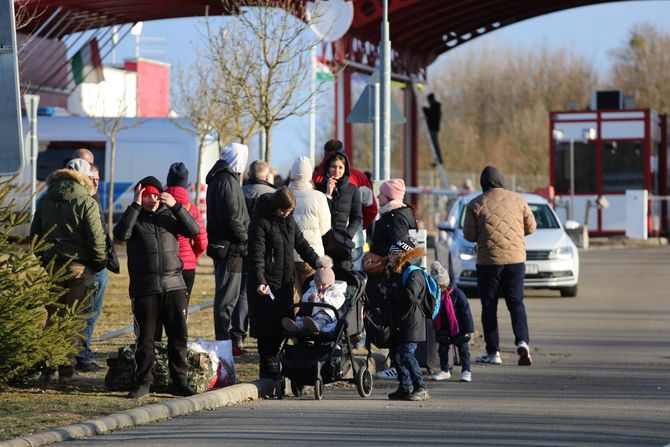 Mađarska Ukrajina granični prelaz Lonja izbeglice