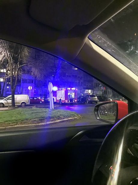 Ustanička zapalio se auto zapaljen auto Ustanička zapalio se auto zapaljen auto
