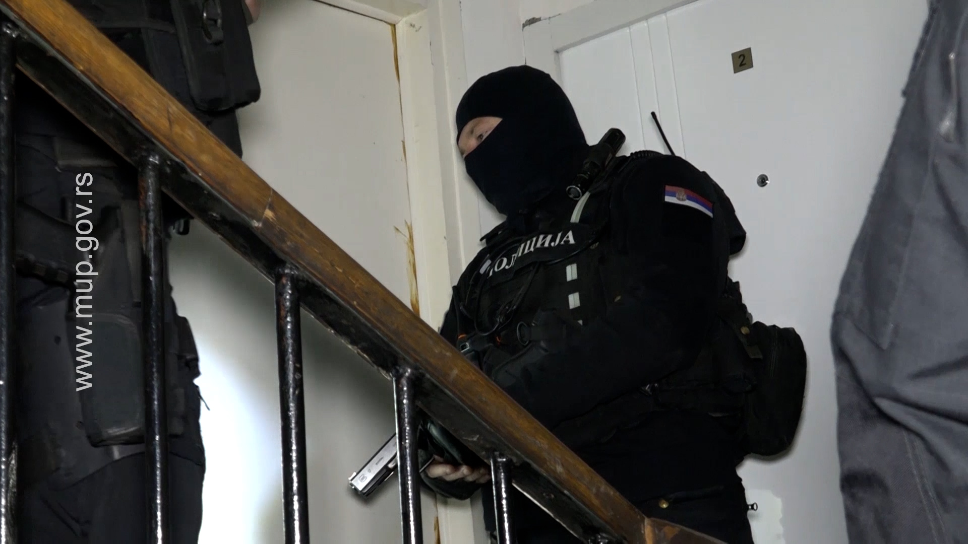 Jedan delio dečiju pornografiju, drugi ucenjivao maloletnicu: MUP u saradnji sa Europolom uhapsio osumnjičene