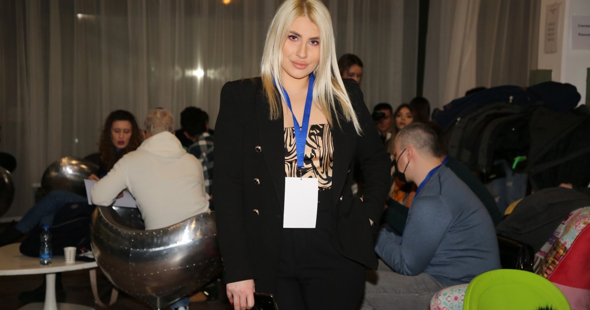 Pevačica više nije mogla da izdrži, preko noći ostavila dečka: Napustila kuću