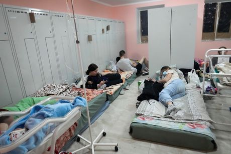 Ukrajina mame bebe porođaj porađanje sklonište podrum bolnica
