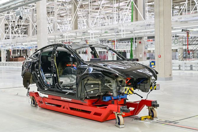 Tesla automobili fabrika