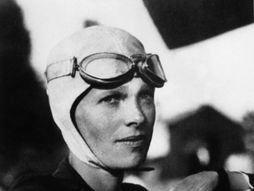 Amelija Erhart, Amelia Earhart