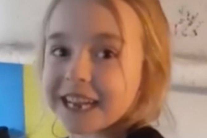 Devojčica peva Frozen, Ukrajina, Amelia Anisovych Devojčica peva Frozen, Ukrajina, Amelia Anisovych